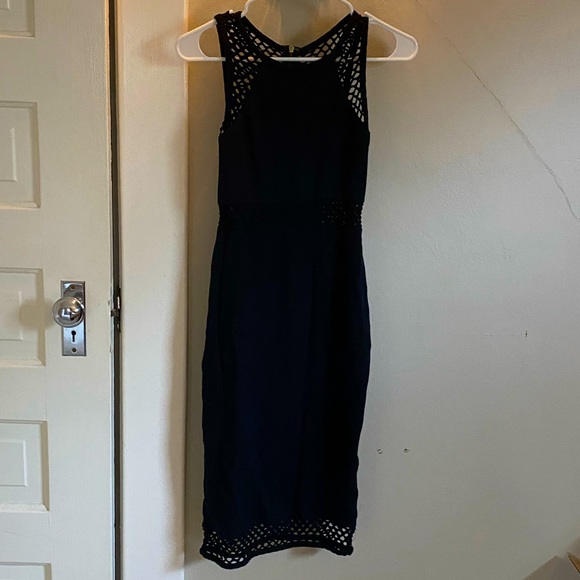 Express knee length w/ mesh cutout size 0 - Picture 3 of 6